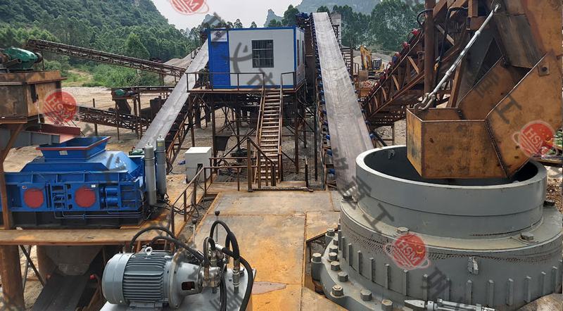 石英石制砂機案例現(xiàn)場