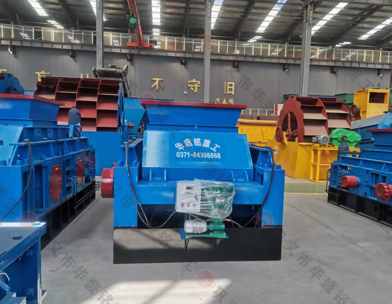 小型卵石打砂機(jī)_河卵石生產(chǎn)線配置_華盛銘液壓對輥制砂機(jī)